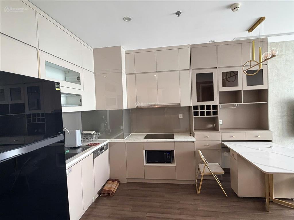 Cho thuê căn 2 ngủ 2 vệ sinh full nội thất sang xịn mịn, view thoáng vinhomes symphony giá cực tốt