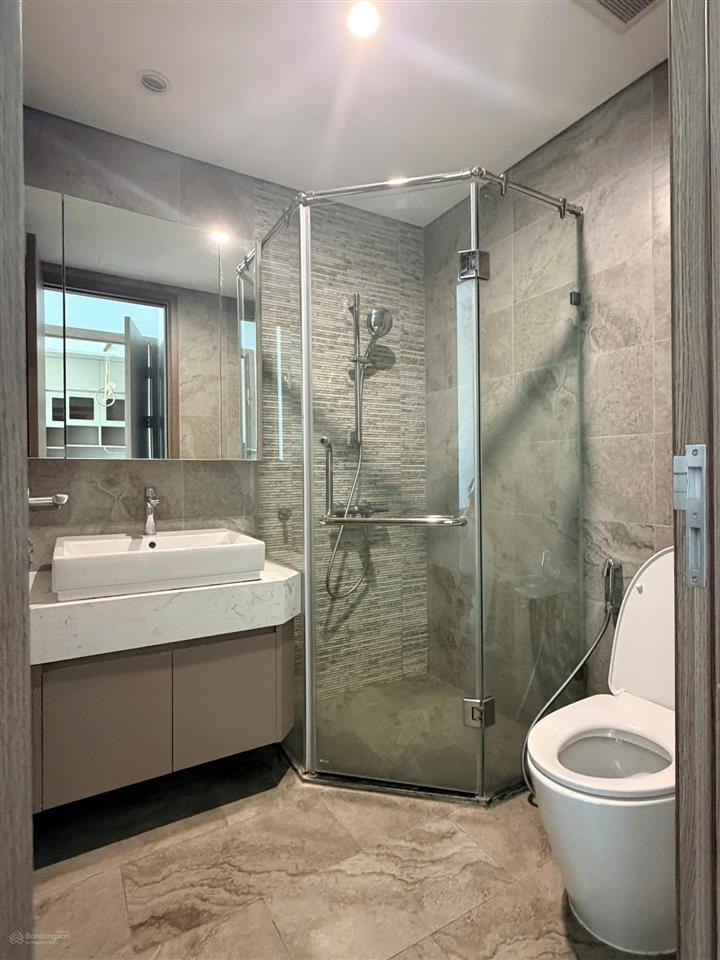 Cho thuê căn 2 ngủ 2 vệ sinh full nội thất sang xịn mịn, view thoáng vinhomes symphony giá cực tốt