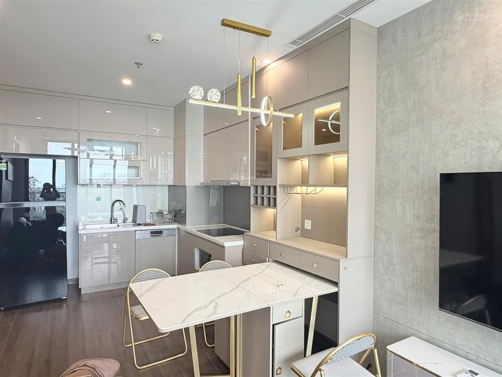 Cho thuê căn 2 ngủ 2 vệ sinh full nội thất sang xịn mịn, view thoáng vinhomes symphony giá cực tốt