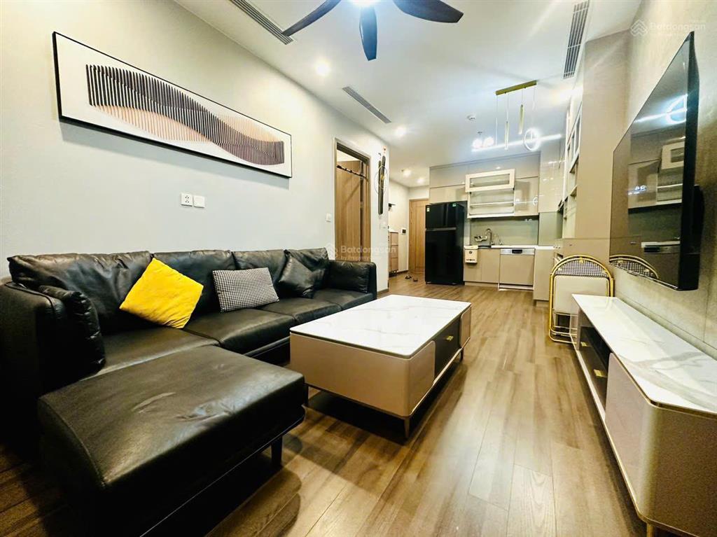 Cho thuê căn 2 ngủ 2 vệ sinh full nội thất sang xịn mịn, view thoáng vinhomes symphony giá cực tốt
