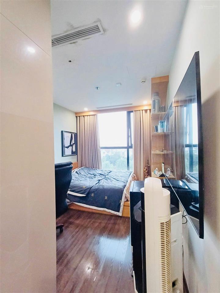 Bán siêu phẩm đập thông 130m2 hoàn thiện, tầng đẹp view bể bơi full nội thất vinhomes symphony
