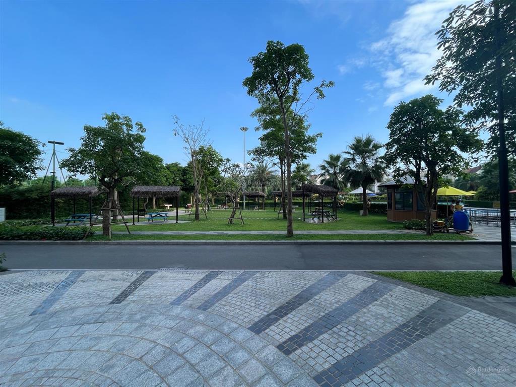 Bán siêu phẩm đập thông 130m2 hoàn thiện, tầng đẹp view bể bơi full nội thất vinhomes symphony