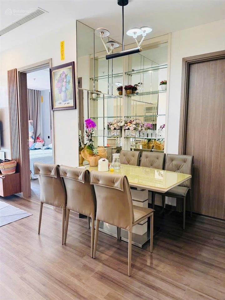 Bán gấp căn 2 ngủ 2 vệ sinh đẹp rộng, hướng đông nam nhà mới giá cực tốt dự án vinhomes symphony