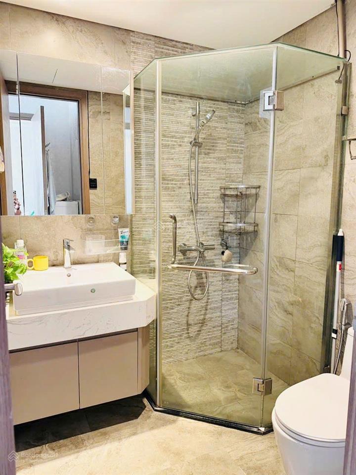 Bán gấp căn 2 ngủ 2 vệ sinh đẹp rộng, hướng đông nam nhà mới giá cực tốt dự án vinhomes symphony