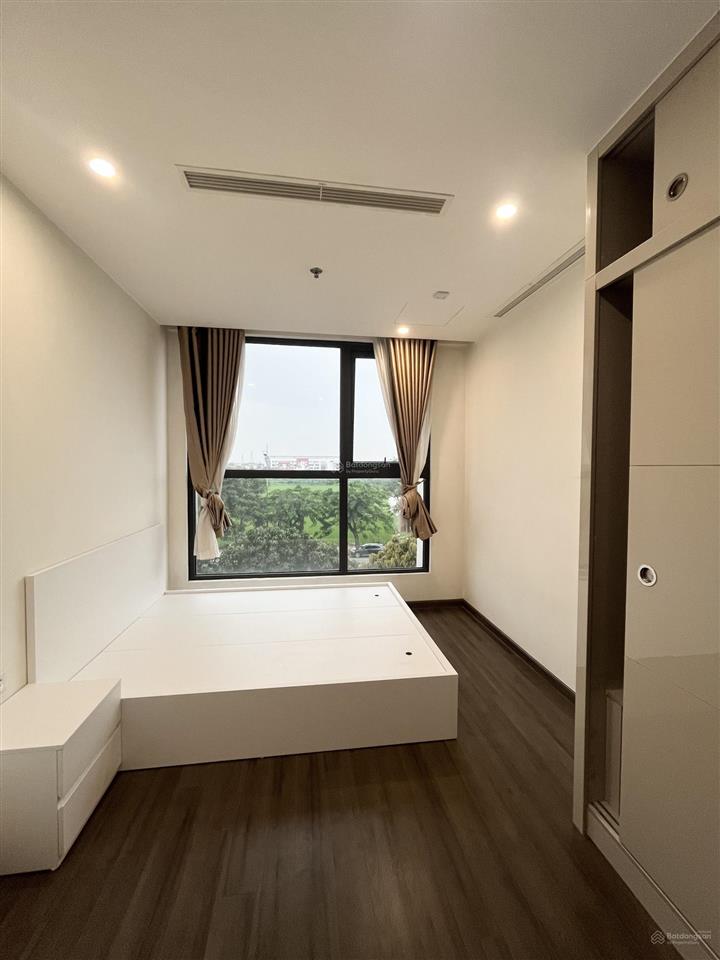 Cho thuê căn 2 ngủ 2 vệ sinh full nội thất sang xịn mịn, view thoáng vinhomes symphony giá cực tốt