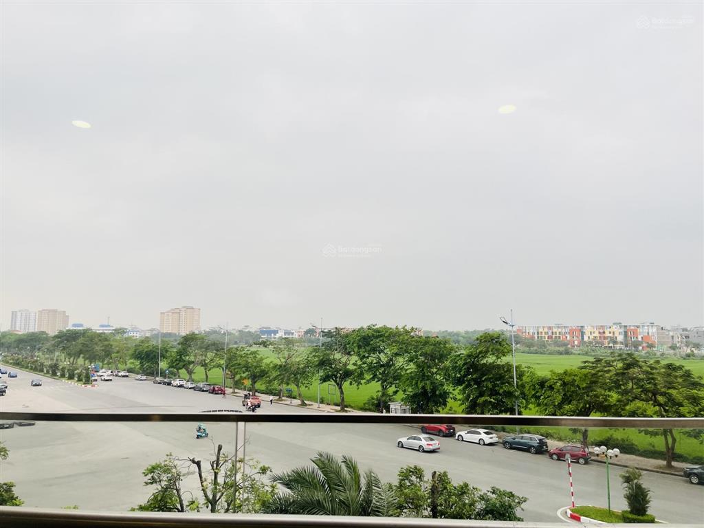 Cho thuê căn 2 ngủ 2 vệ sinh full nội thất sang xịn mịn, view thoáng vinhomes symphony giá cực tốt