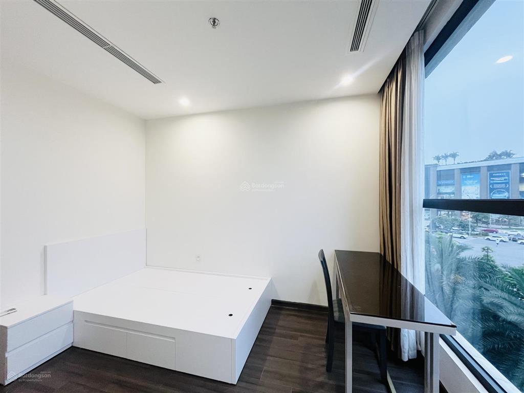Cho thuê căn 2 ngủ 2 vệ sinh full nội thất sang xịn mịn, view thoáng vinhomes symphony giá cực tốt