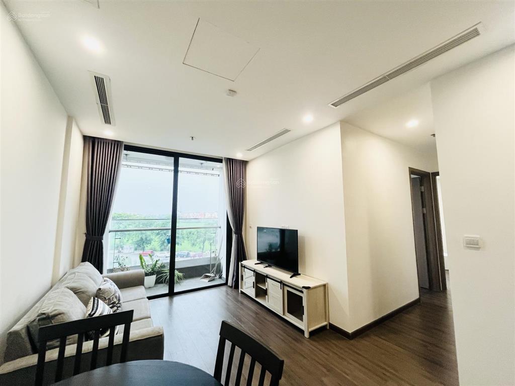 Cho thuê căn 2 ngủ 2 vệ sinh full nội thất sang xịn mịn, view thoáng vinhomes symphony giá cực tốt