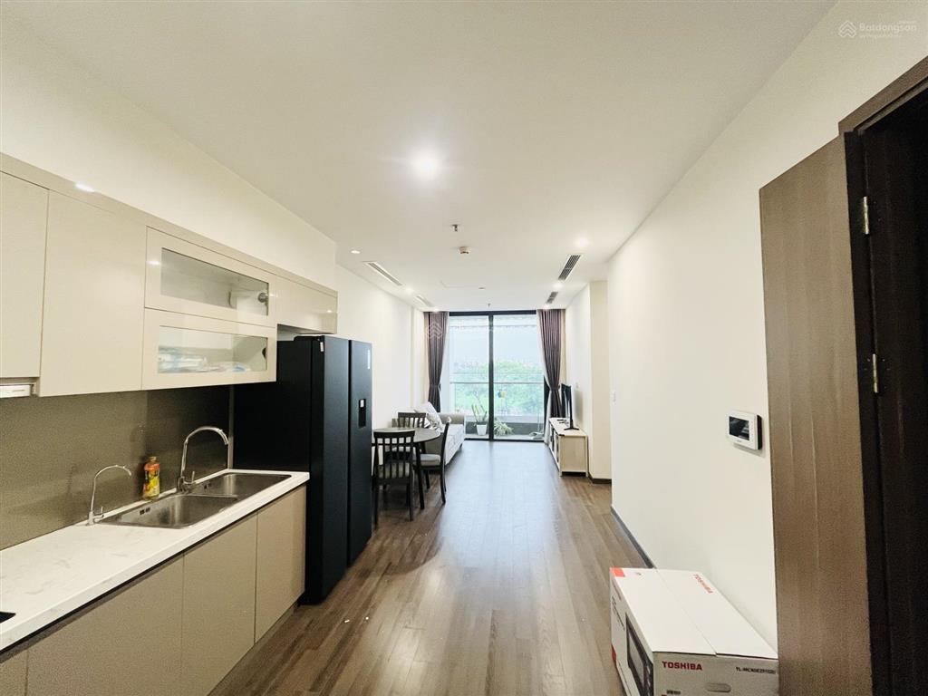Cho thuê căn 2 ngủ 2 vệ sinh full nội thất sang xịn mịn, view thoáng vinhomes symphony giá cực tốt