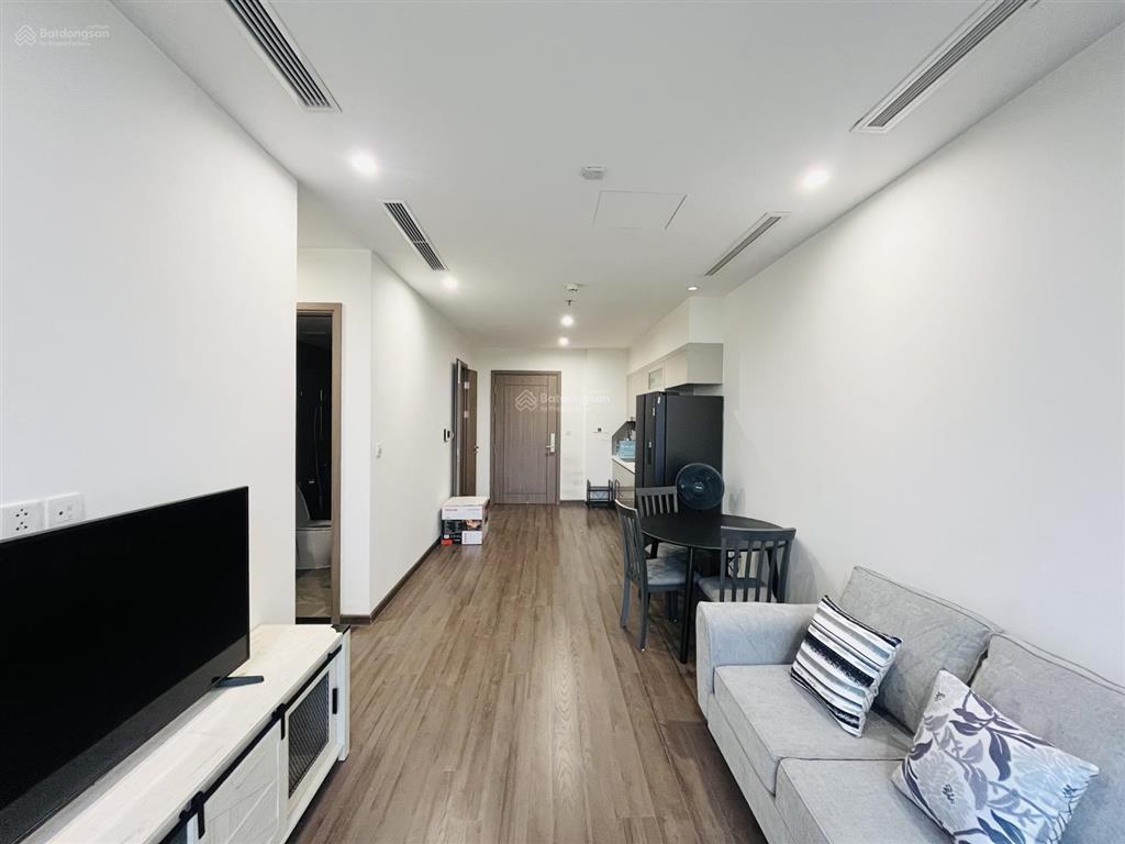 Cho thuê căn 2 ngủ 2 vệ sinh full nội thất sang xịn mịn, view thoáng vinhomes symphony giá cực tốt