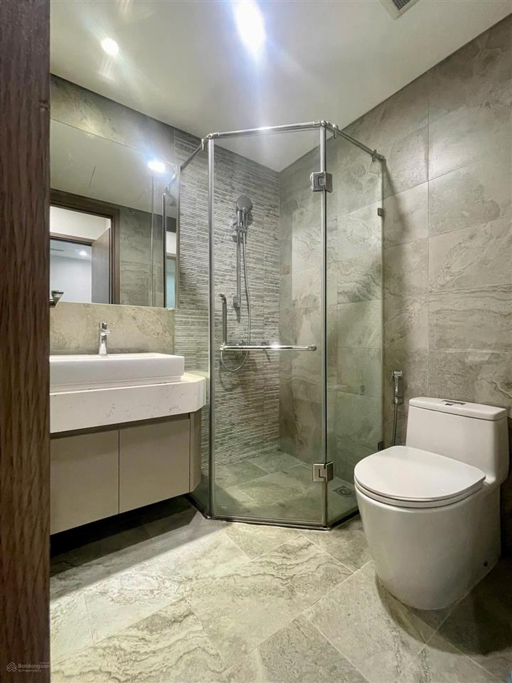 Bán gấp căn 2 ngủ 2 vệ sinh đẹp, nhà mới giá cực tốt dự án vinhomes symphony riverside