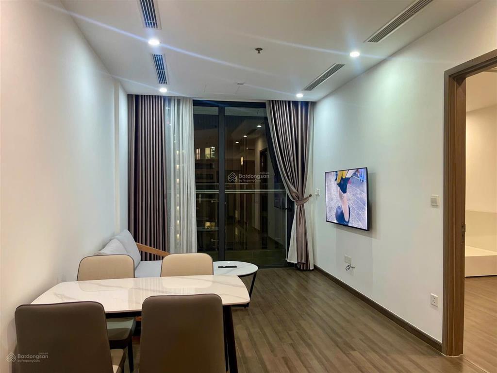 Bán gấp căn 2 ngủ 2 vệ sinh đẹp, nhà mới giá cực tốt dự án vinhomes symphony riverside