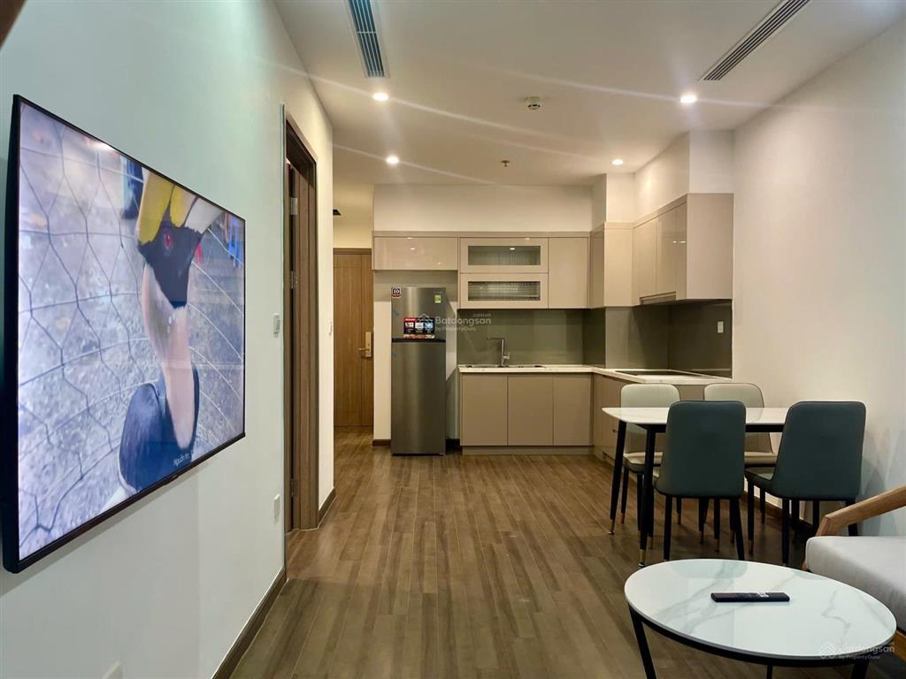 Bán gấp căn 2 ngủ 2 vệ sinh đẹp, nhà mới giá cực tốt dự án vinhomes symphony riverside