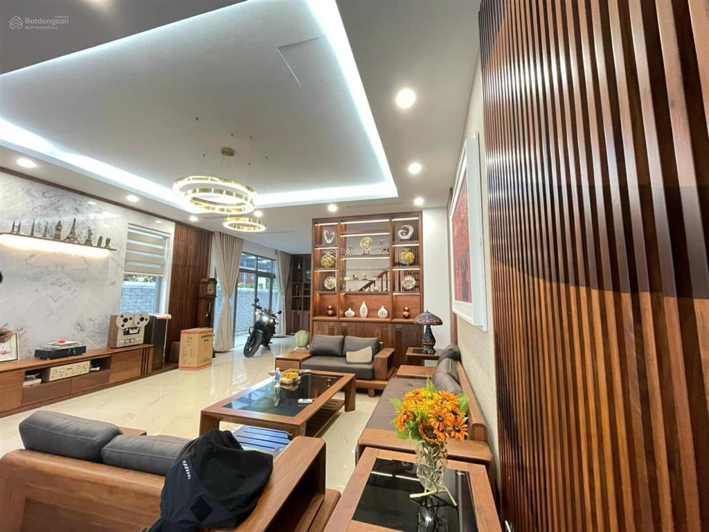 Cho thuê song lập 168m2 bên hồ vinhomes the harmony, vị trí đẹp, hoàn thiện thang máy
