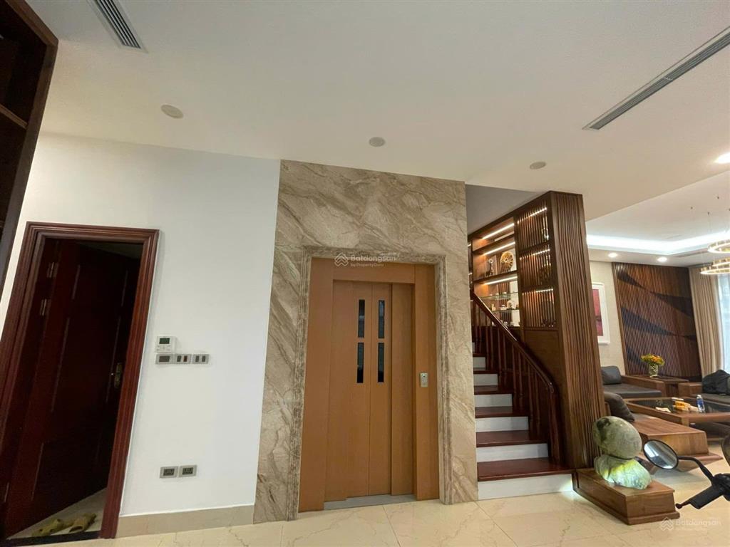 Cho thuê song lập 168m2 bên hồ vinhomes the harmony, vị trí đẹp, hoàn thiện thang máy