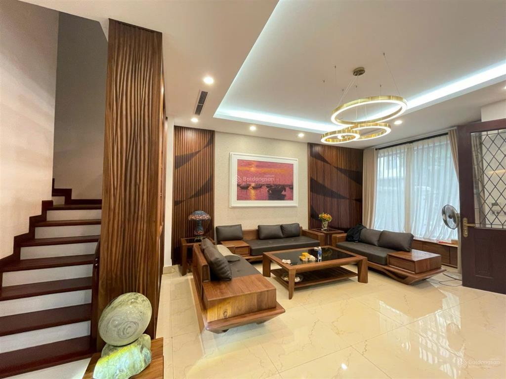 Cho thuê song lập 168m2 bên hồ vinhomes the harmony, vị trí đẹp, hoàn thiện thang máy