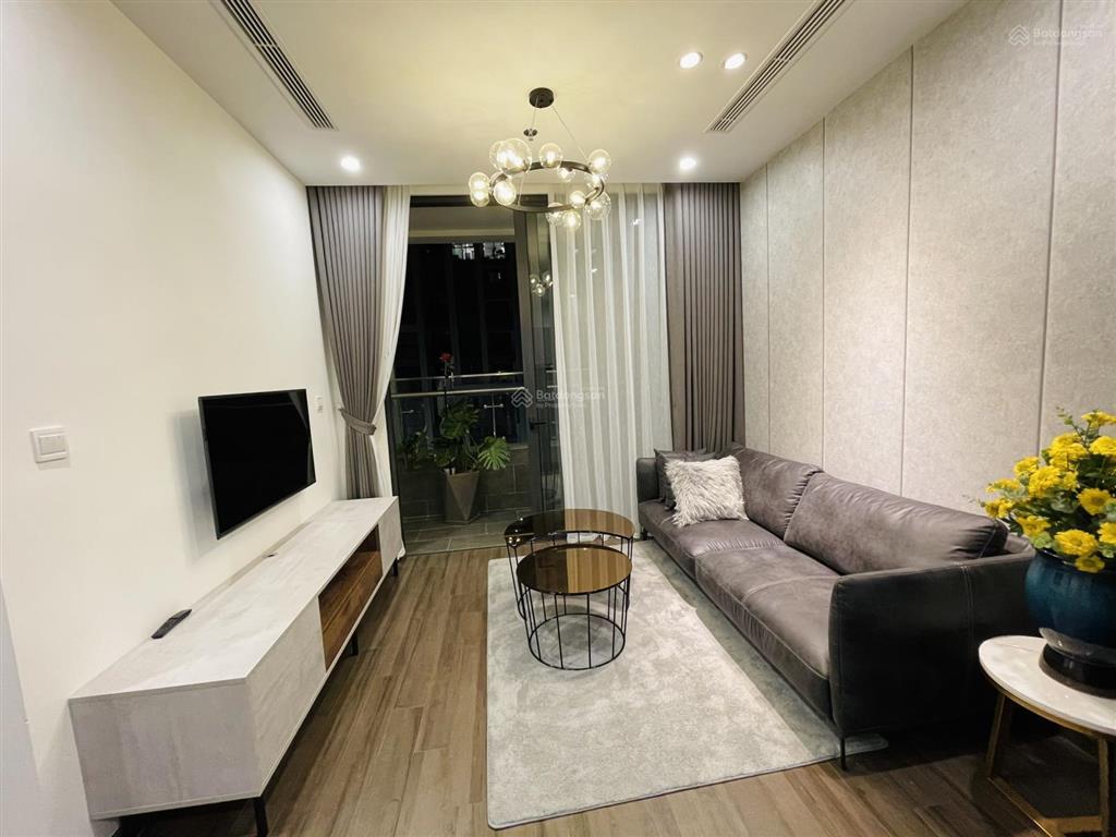 Bán căn 2 ngủ 1 wc, ban công hướng đông nam tòa vinhomes symphony