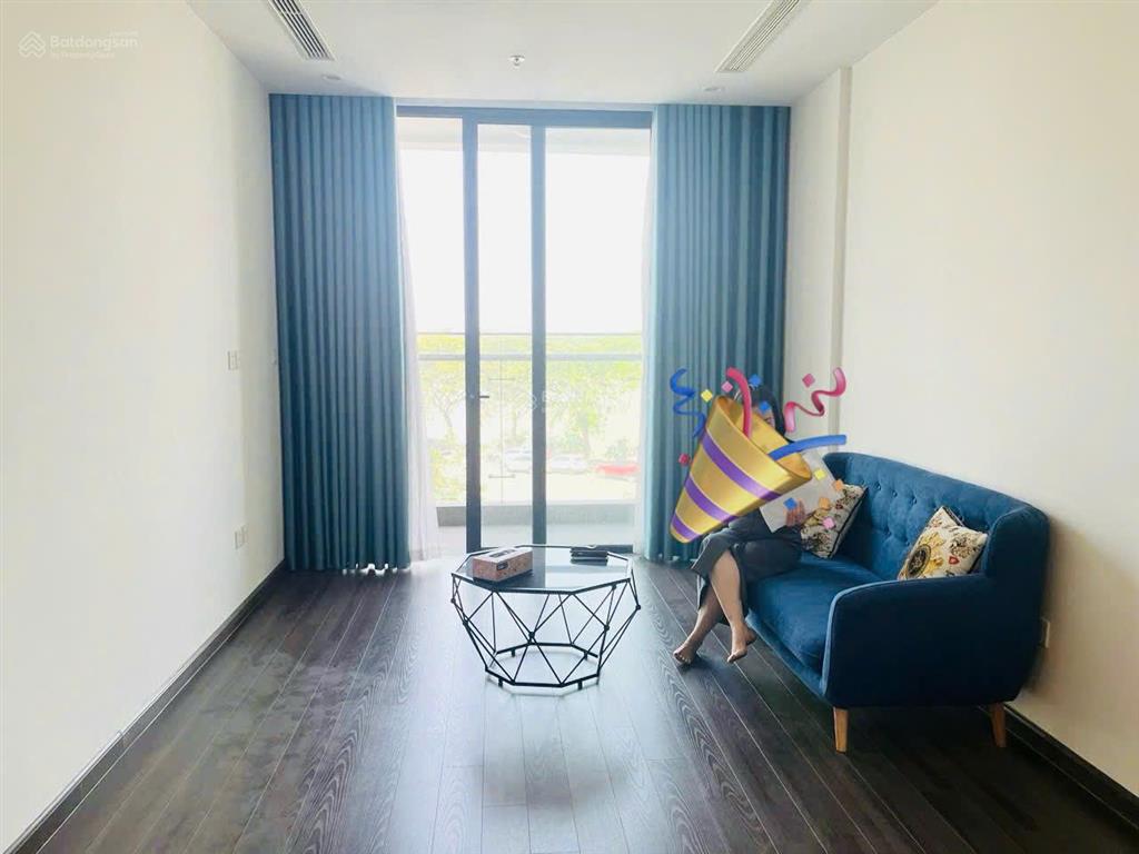 Bán cắt lỗ căn 2 ngủ 2 vệ sinh 68m2 nội thất chủ đầu tư view thoáng vinhomes symphony