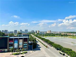 Bán căn 2 ngủ 2 vệ sinh 68m2 nội thất chủ đầu tư view thoáng vinhomes symphony, giá cực tốt