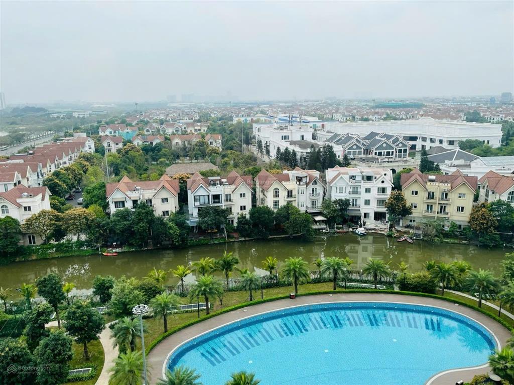 Cho thuê siêu phẩm căn góc 2 ngủ 2 vệ sinh nội thất chủ đầu tư, view thoáng mát vinhomes symphony