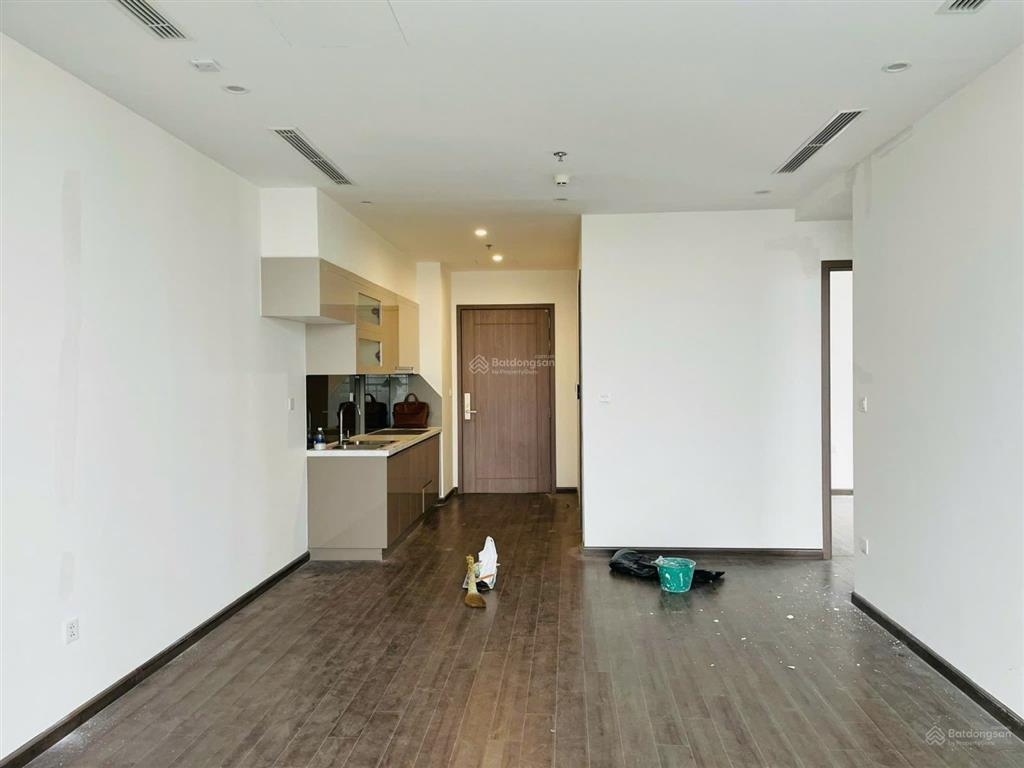 Cho thuê siêu phẩm căn góc 2 ngủ 2 vệ sinh nội thất chủ đầu tư, view thoáng mát vinhomes symphony