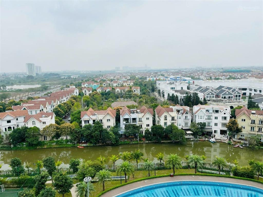 Cho thuê siêu phẩm căn góc 2 ngủ 2 vệ sinh nội thất chủ đầu tư, view thoáng mát vinhomes symphony