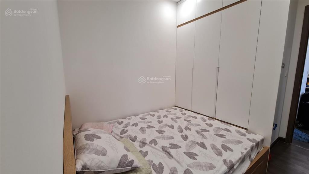 Cho thuê căn 2 ngủ 1 vệ sinh full nội thất sang xịn mịn, view thoáng vinhomes symphony tòa s123