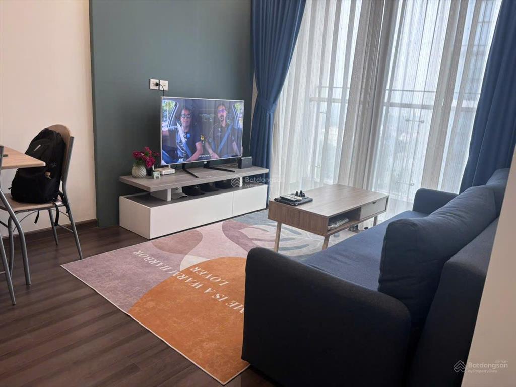 Cho thuê căn 2 ngủ 1 vệ sinh full nội thất sang xịn mịn, view thoáng vinhomes symphony tòa s123