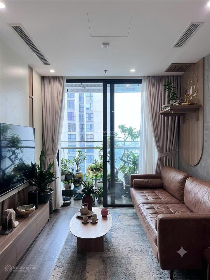 Bán cắt lỗ căn góc 2 ngủ 2 vệ sinh 68m2 full nội thất, view nội khu vinhomes symphony