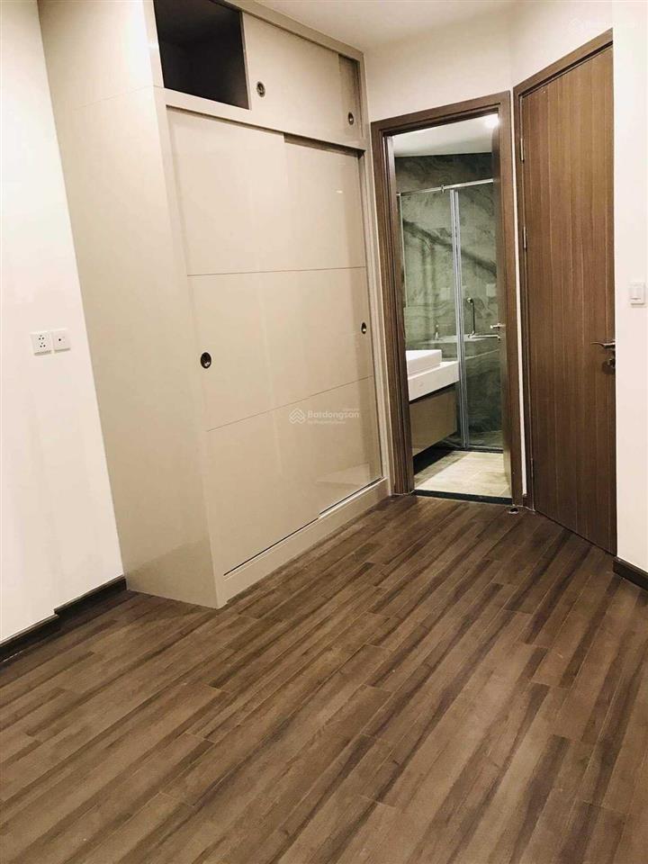 Cho thuê căn 2 ngủ 2 vệ sinh 71m2 nội thất chủ đầu tư view thoáng vinhomes symphony, giá cực rẻ