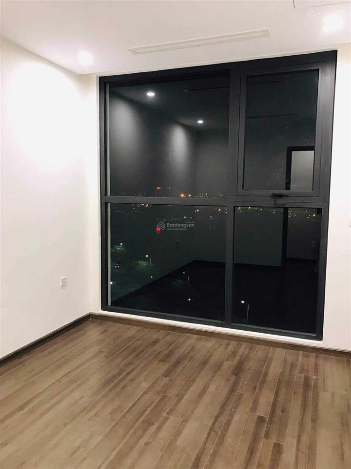 Cho thuê căn 2 ngủ 2 vệ sinh 71m2 nội thất chủ đầu tư view thoáng vinhomes symphony, giá cực rẻ