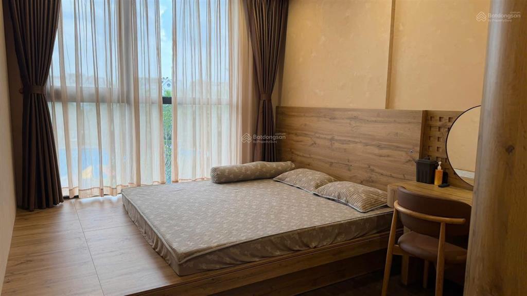 Cho thuê căn 2 ngủ 2 vệ sinh full nội thất sang xịn mịn tòa s1, view bể bơi vinhomes symphony