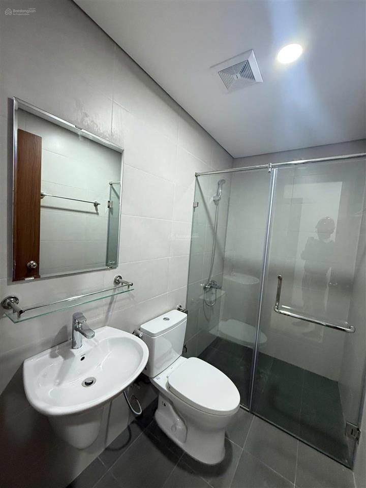 Tôi cần bán căn hộ diện tích 67m2, thiết kế 2pn, 2wc, giá bán 1.68 tỷ, chung cư yên bình complex