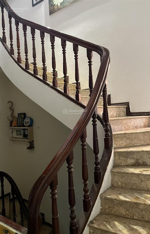 Bán nhà mặt phố núi trúc  4 tầng  136 m2  giá 64.5 tỷ (có thương lượng), nhà 2 mặt thoáng