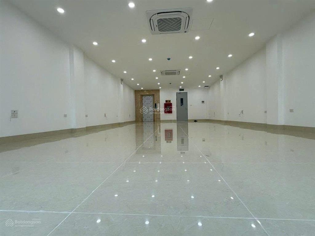 Toà nhà nguyễn chí thanh 112m2, 8 tầng, thang máy, vỉa hè 5m, ô tô 2 chiều kinh doanh nhất phố