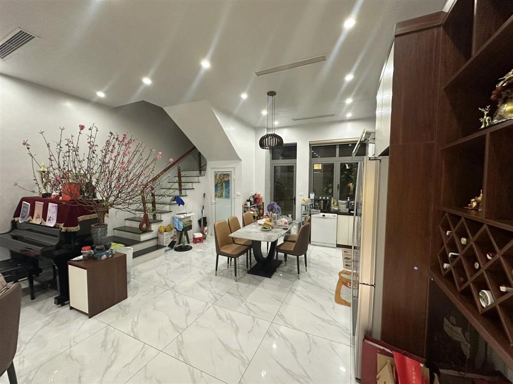 Nhà riêng 5 tầng phố lê văn thiêm, 92m2 mặt tiền 9m, kinh doanh đắc địa, ô tô 3 làn dừng đỗ