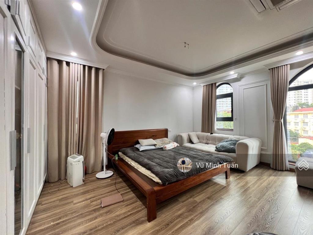 Toà nhà building sát phố vũ trọng phụng, 123m2 thông sàn 7 nổi 1 hầm, kinh doanh ô tô 2 chiều