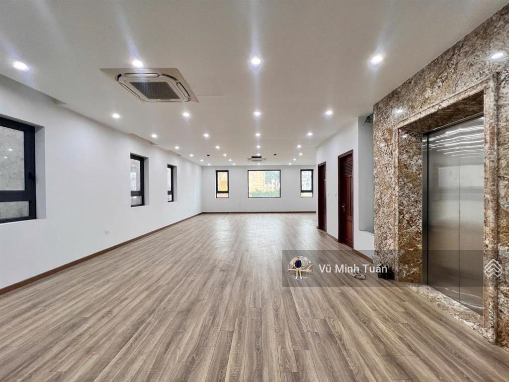 Toà nhà building sát phố vũ trọng phụng, 123m2 thông sàn 7 nổi 1 hầm, kinh doanh ô tô 2 chiều