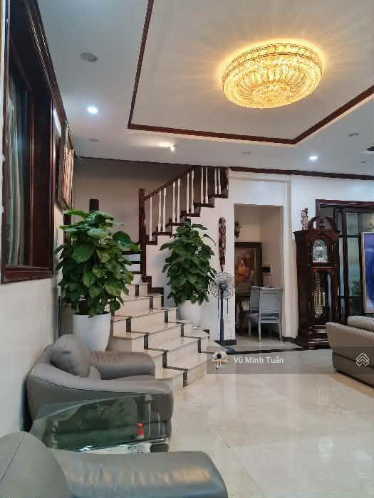 Phân lô sát mặt phố nguyễn văn huyên 90m2 5t mặt tiền rộng gần 6m, 2 làn ô tô, vỉa hè kinh doanh