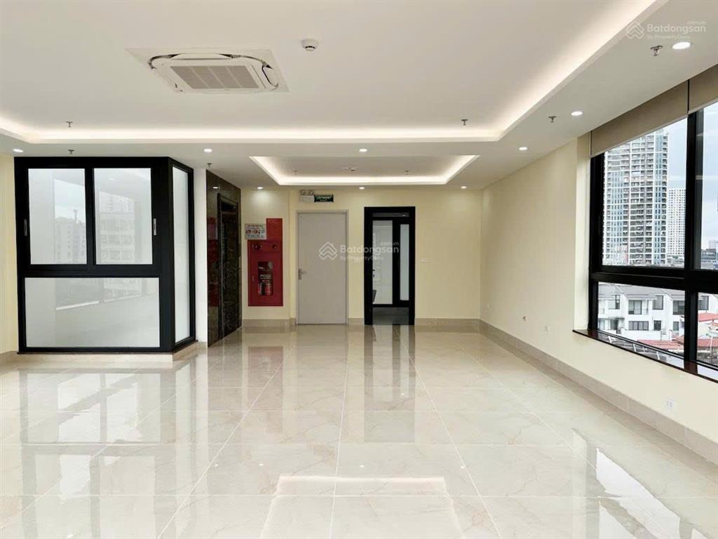 Bán tòa nhà văn phòng 144m2 xây 8t nổi 1t hầm, mặt khuất duy tiến, thang máy nhập đức, vỉa hè khủng