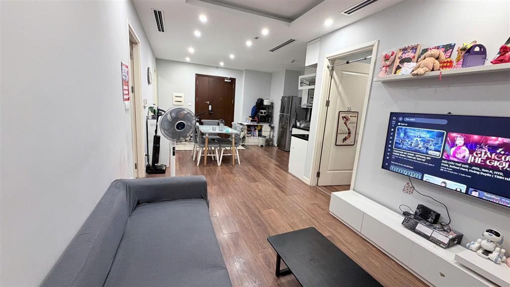 Ngộp bank! full nội thất, view thoáng, 72m2 2wc 2pn, 90 nguyễn tuân, giá hơn 5 tỷ, gấp!!!