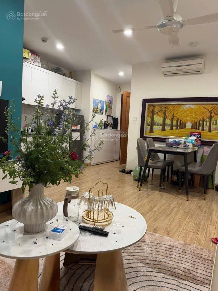 Cần bán căn hộ ct7h  dt 57m2, 2pn, 2wc full đồ giá 3 tỷ 250 tr có thluong.  0988 187 ***