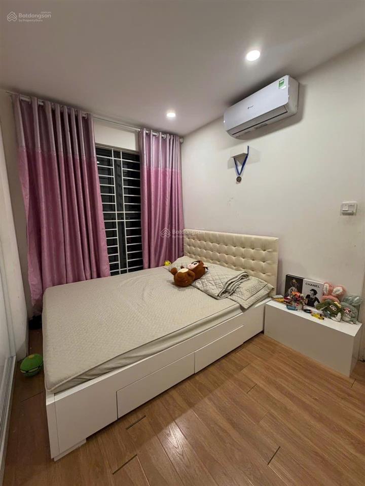 Cần bán căn hộ ct7h  dt 57m2, 2pn, 2wc full đồ giá 3 tỷ 250 tr có thluong.  0988 187 ***