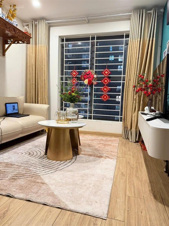 Cần bán căn hộ ct7h  dt 57m2, 2pn, 2wc full đồ giá 3 tỷ 250 tr có thluong.  0988 187 ***