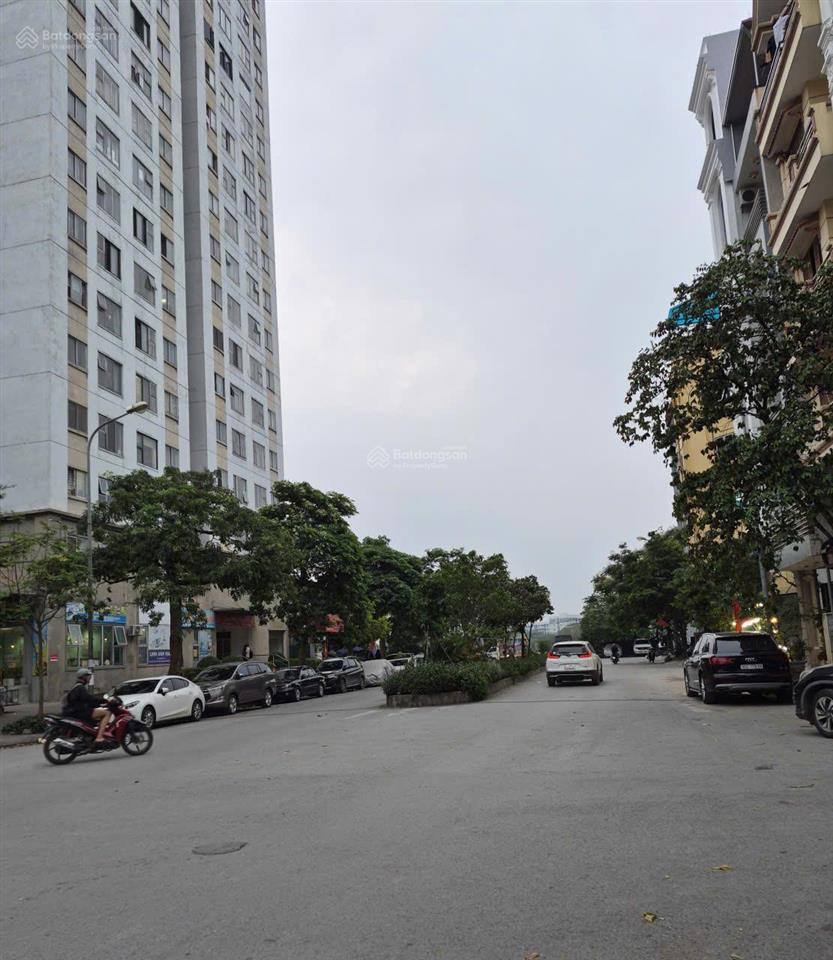 Hiếm có 1 lô đg kiến hưng 65m2 view vườn hoa sát trục đường phố hoàng công kiến hưng hn.