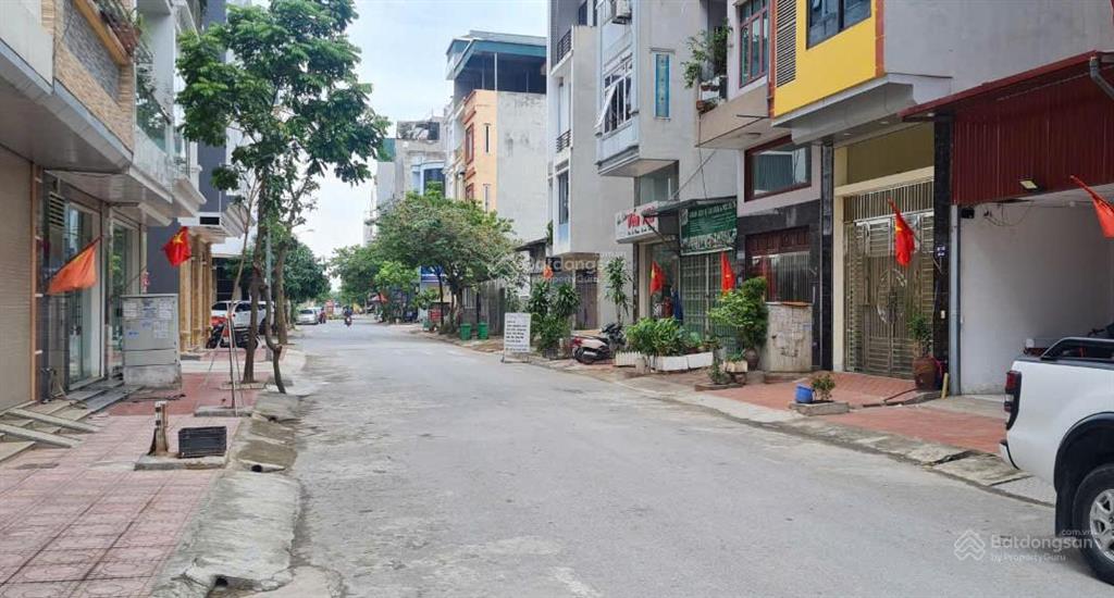 Hiếm có 1 lô đg kiến hưng 65m2 view vườn hoa sát trục đường phố hoàng công kiến hưng hn.