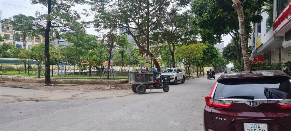 Hiếm có 1 lô đg kiến hưng 65m2 view vườn hoa sát trục đường phố hoàng công kiến hưng hn.