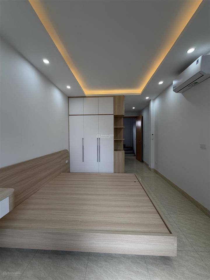 Bán nhà 5 tầng tại phụng châu, gần chợ, gần trường đh, gần ô tô, giá 3.98 tỷ. diện tích 30m,