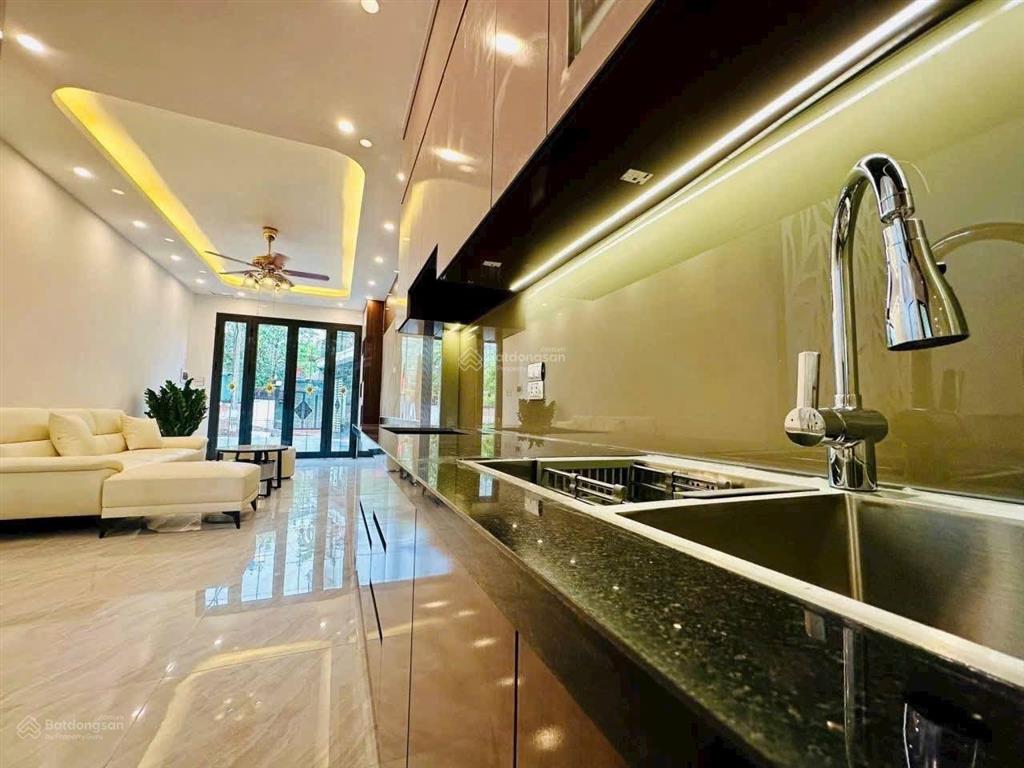 Bán nhà 5 tầng tại phụng châu, gần chợ, gần trường đh, gần ô tô, giá 3.98 tỷ. diện tích 30m,