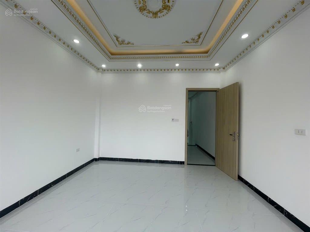Bán nhà riêng tại hưng đạo, ngõ thông ô tô qua nhà. vài phút ra khu đô thị đô nghĩa đại học phenika